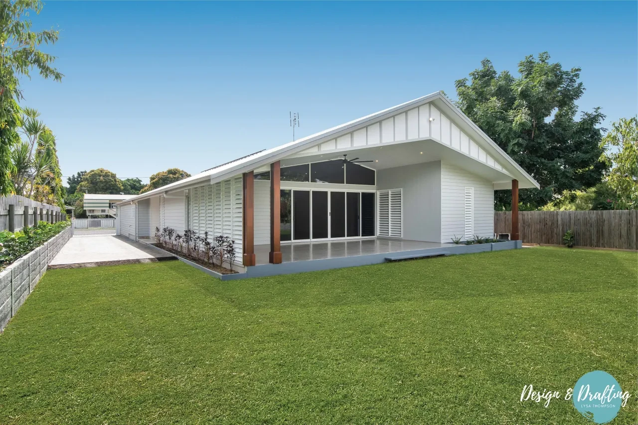 Myserton — rear facade with gable roof, timber posts and alfresco area