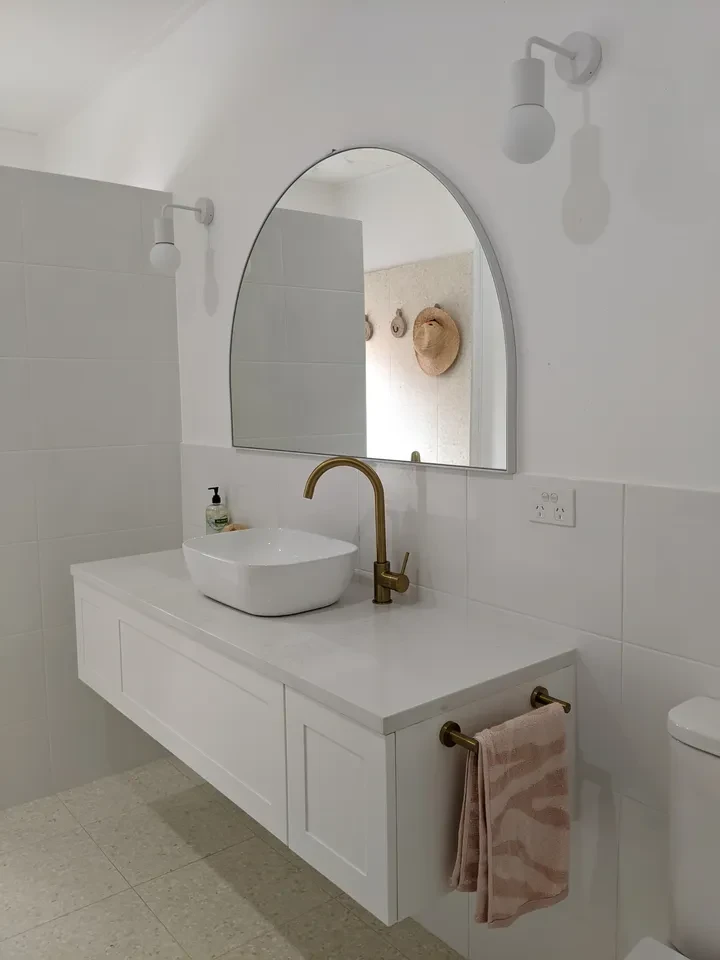 reef shack — bathroom with arched mirror